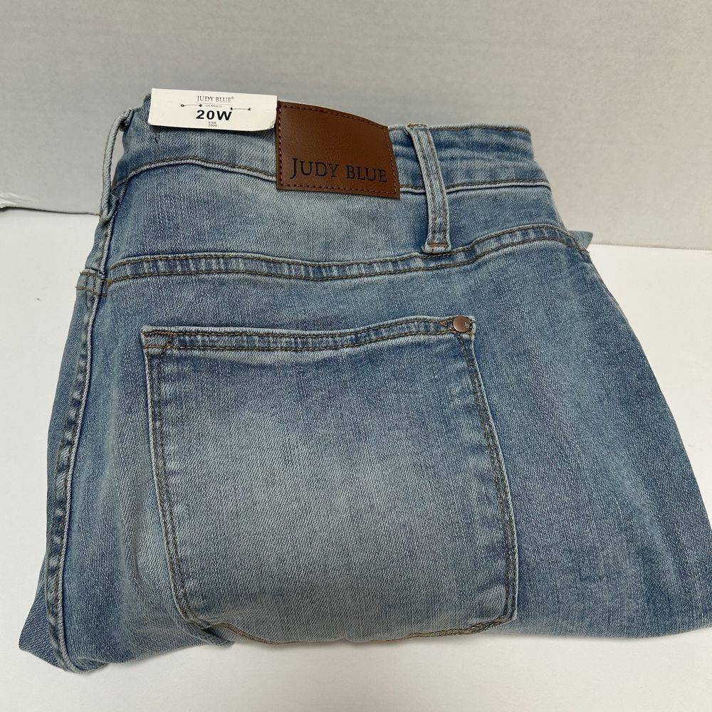 Judy Blue NWT Hi-Rise Boyfriend Distressed Light Wash Jean Size 20W Style #88825